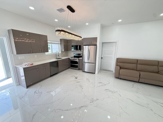 Foto del edificio - 6319 Southgate Blvd