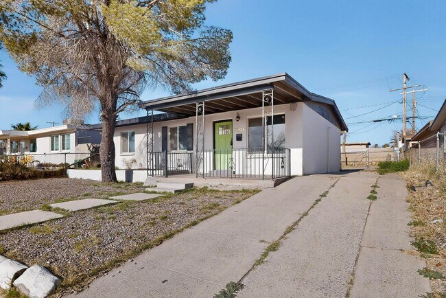 Building Photo - Charming 3 bedroom, 1 bath home in Central East El Paso!