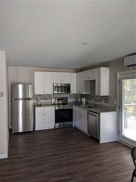 Foto del edificio - 3214 Simpson Park Rd