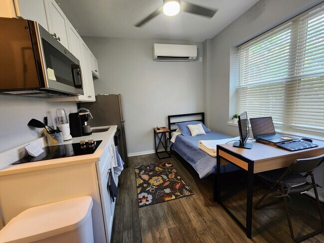 Foto del edificio - 5240 N Winthrop Ave