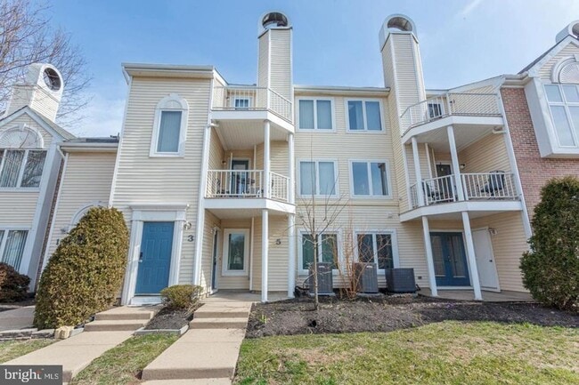 Building Photo - Crestwood 2 bed Condo Available September 1