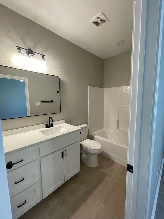 Foto del edificio - Beautiful New Construction Home in Whiteho...