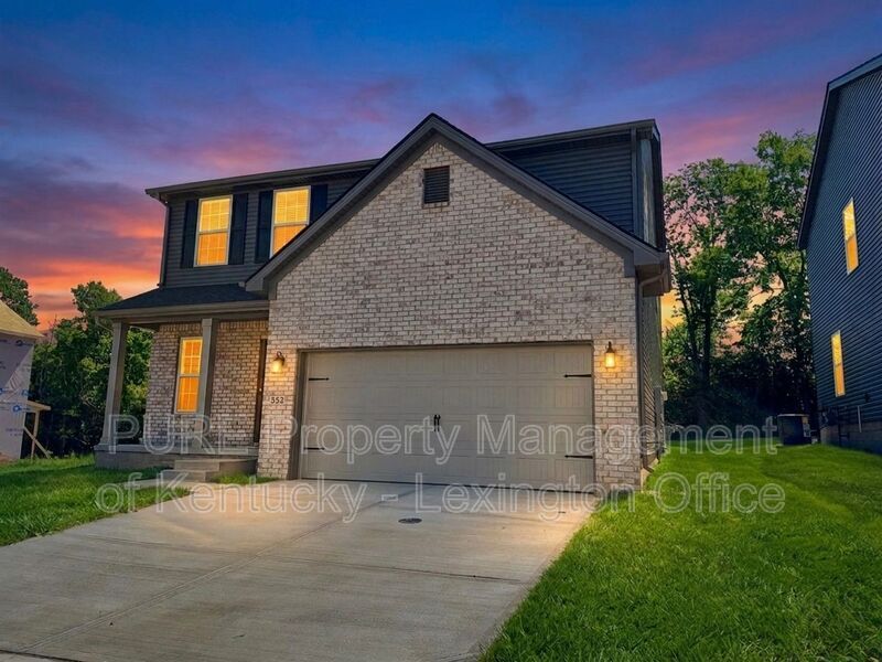 Photo - 852 Halford Pl