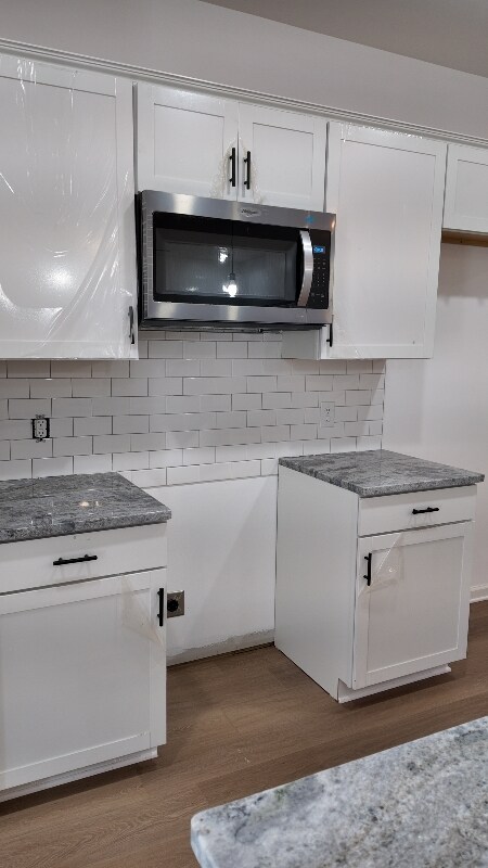 Foto del edificio - 698 Delta Rd