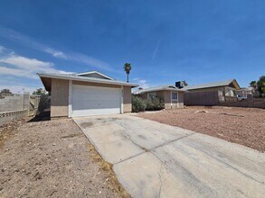 Building Photo - 6800 Laronda Ln