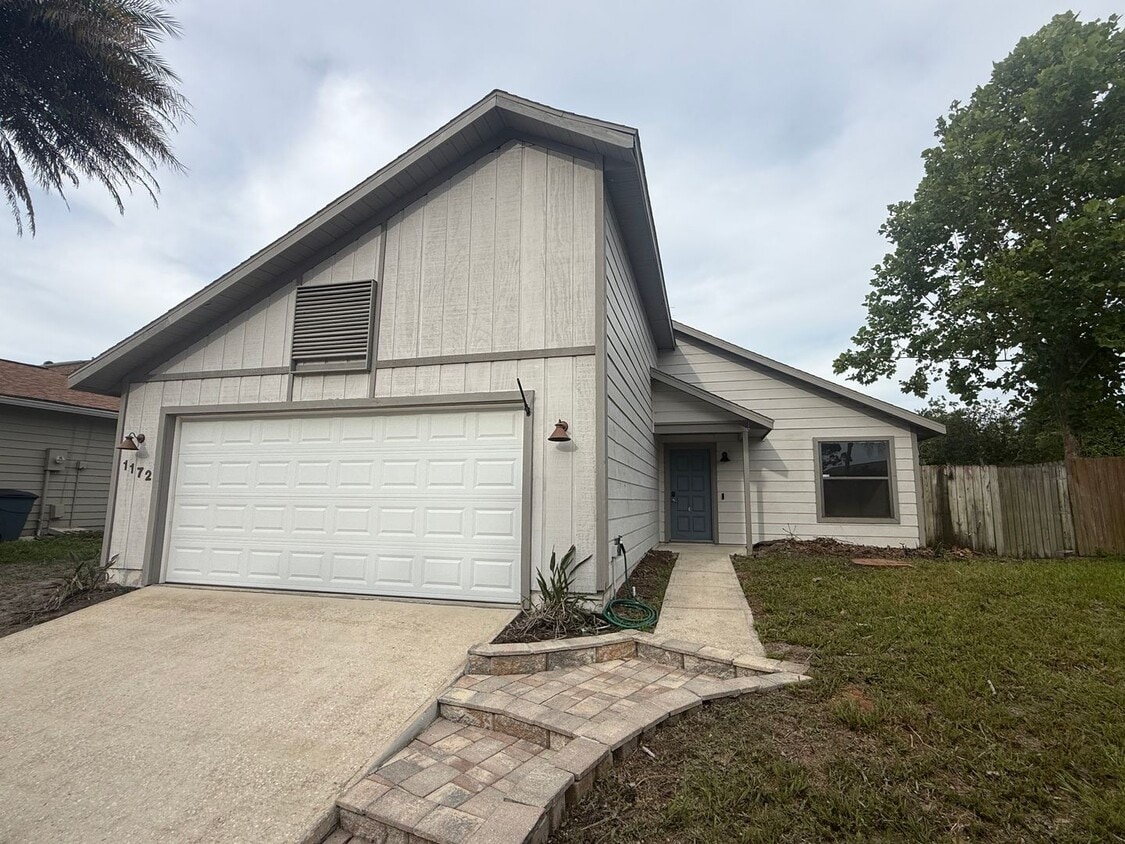 Updated 2-bedroom, 2-bath home in Port Orange - Updated 2-bedroom, 2-bath home in Port Orange
