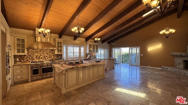 Foto del edificio - 4127 W 176th St