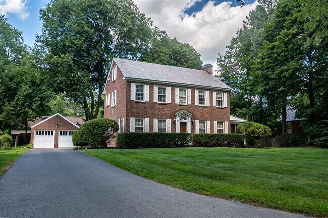 Building Photo - 11 Ross Ct