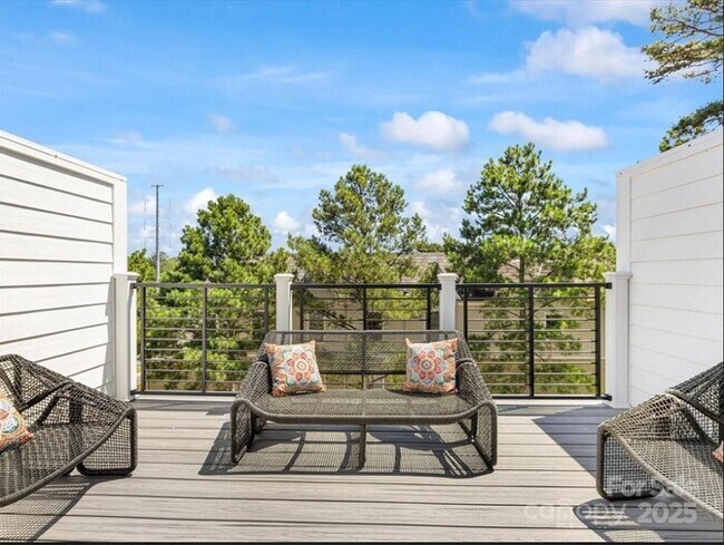 Foto del edificio - Beautiful and spacious 4-bedroom, 5-bath h...