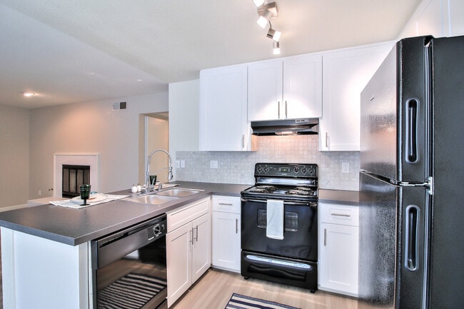 Building Photo - Larkspur