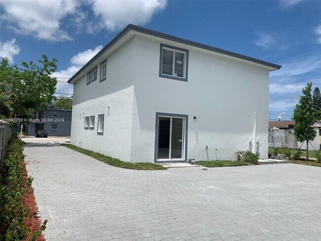 Foto del edificio - 1532 NW 60th St