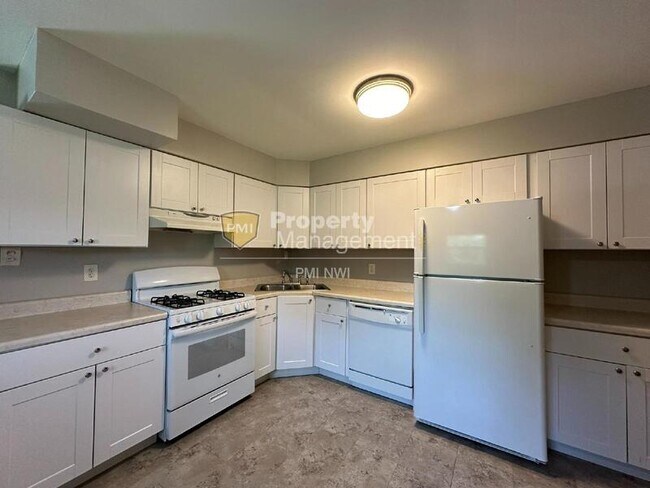 Foto del edificio - 660 N Hobart Rd