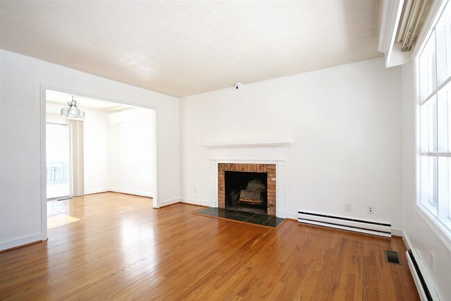 Building Photo - 1024 Cottonwood Rd