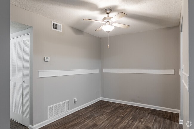2BR, 1.5BA - 1000SF Dining - Moss Creek Apartments