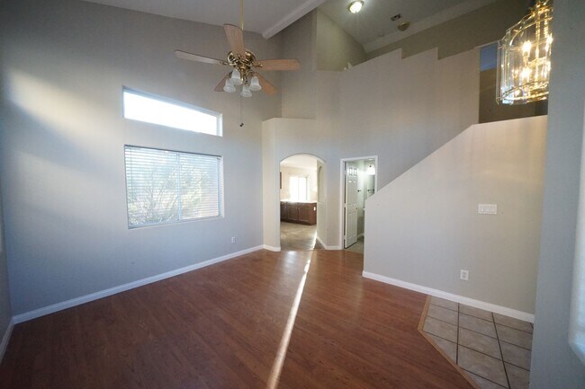 Foto del edificio - Great 3 bed 2.5 bath two story home in gat...