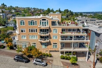 Building Photo - Luxury spacious unit with partial downtown view in Magnolia