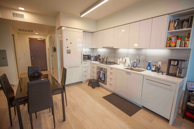 Foto del edificio - 2022 New Built Luxurious 2BR2BA Potrero Hi...