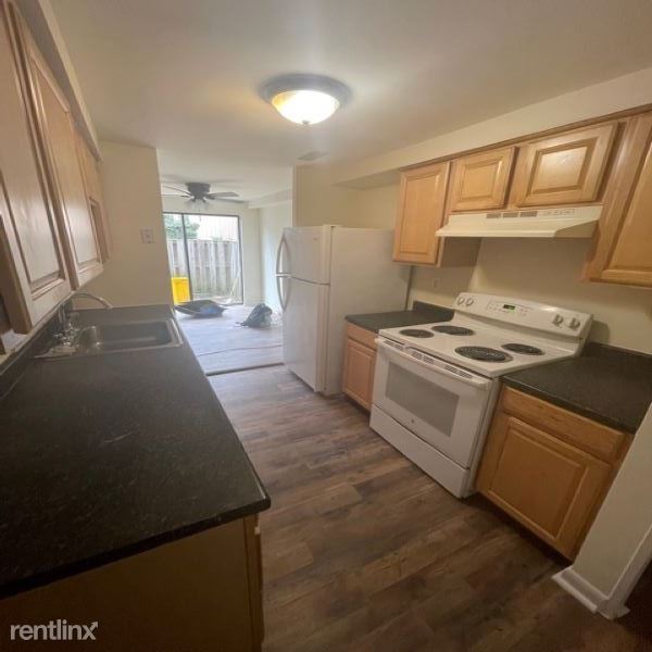Foto del edificio - 2 br, 1.5 bath Townhome - 424 West Ct