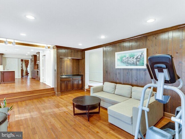 Foto del edificio - 7705 Huntmaster Ln