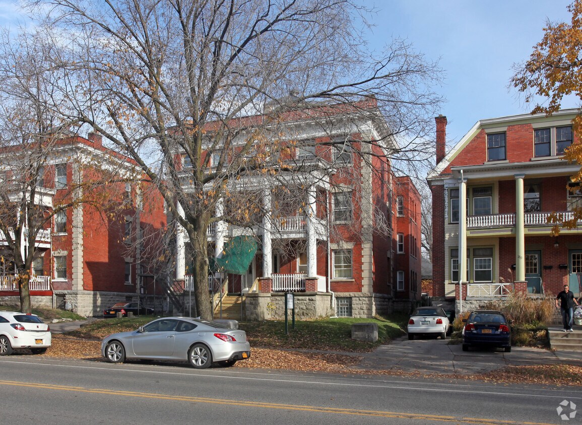 Primary Photo - 269 Richmond Ave