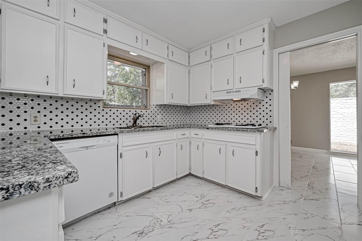 Foto principal - 26414 Maplewood Dr