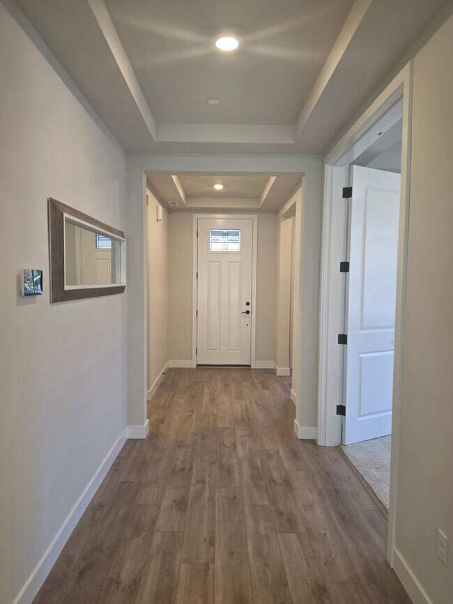 Building Photo - 3 Bedroom Plus Den Rambler in Arborwood!