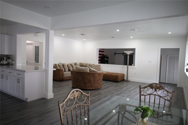 Foto del edificio - 181 NE 121st St