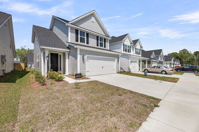 Foto del edificio - Beautiful 3 bedroom 2.5 bathroom two story home available in North Charleston!
