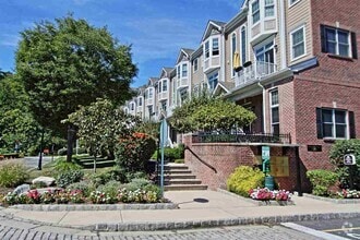 Building Photo - 403 Kingston Ct