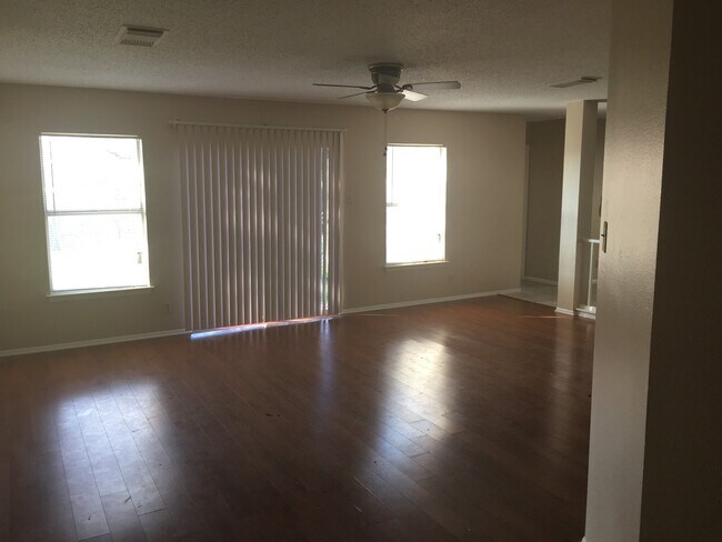 Building Photo - 8251 Sunshine Trail Dr