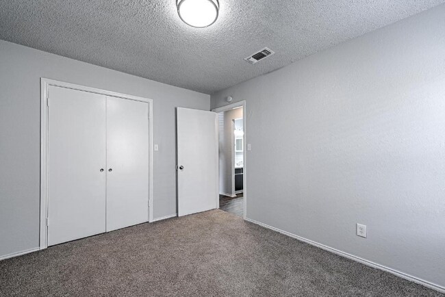 Building Photo - 2000 Choctaw St