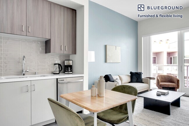 Foto del edificio - 6041 Variel Ave