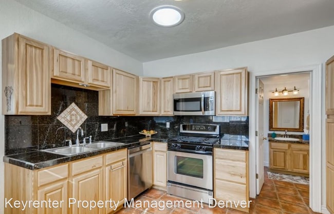 Building Photo - 3 br, 2 bath House - 3953 Kalamath St