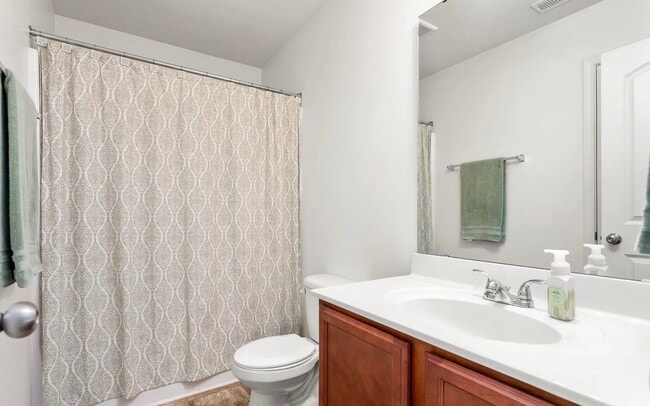 Building Photo - 1002 Gold Cir