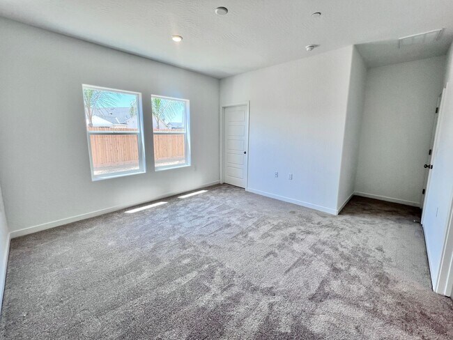 Building Photo - $2,595 Fowler & Dakota, 4 Bedroom 2 Bathro...