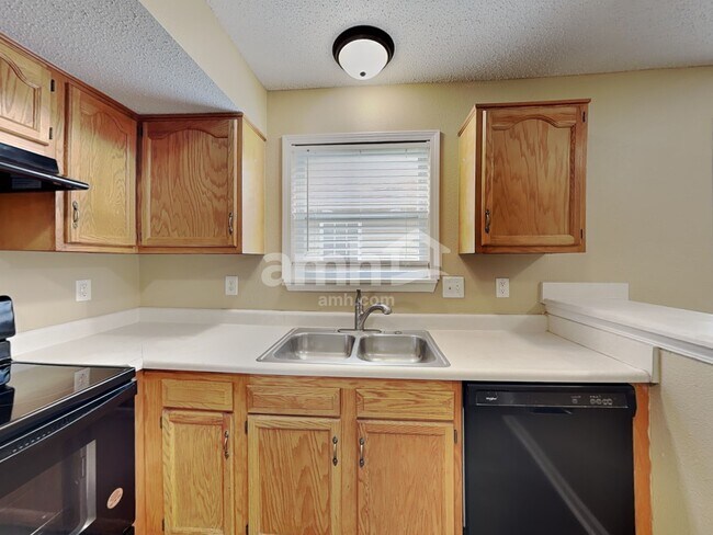 Foto del edificio - 635 Cloverfield Ln