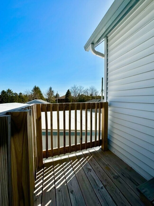 Building Photo - 3105 Mero St - Duplex