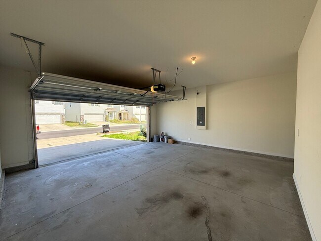 Foto del edificio - Spacious 4-Bedroom Modern Home in Oaks Preserve – Perfect Gainesville Location