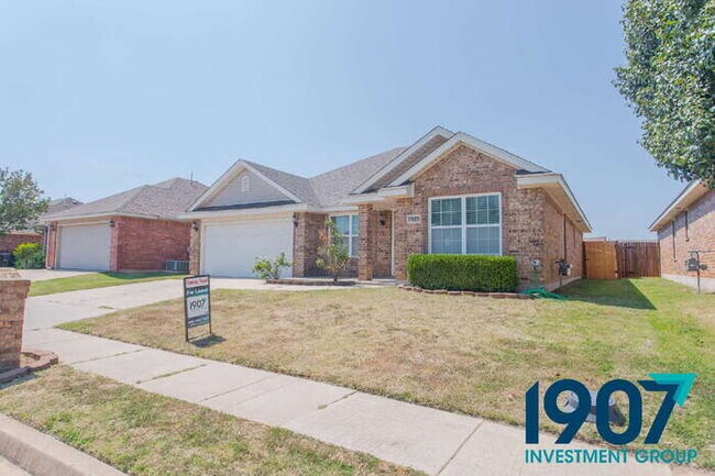 Foto del edificio - Sacious 4-Bedroom Home with Open Layout!