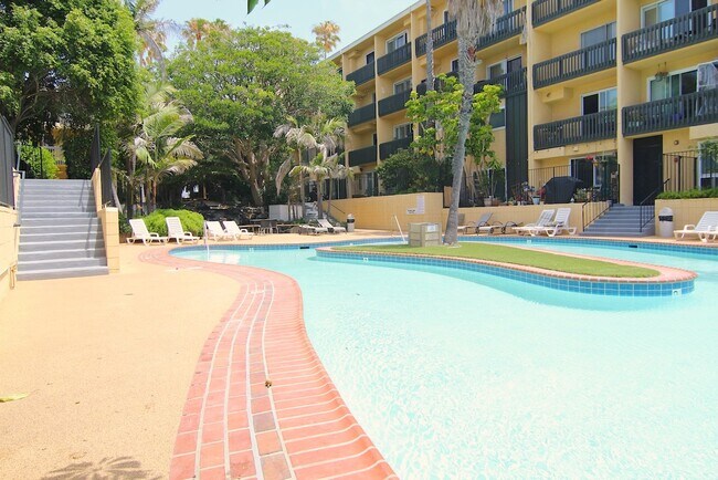 Foto del edificio - 770 W Imperial Ave