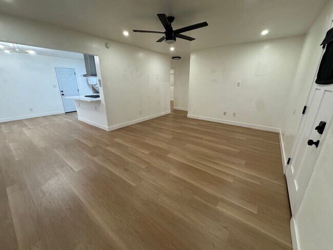 Foto del edificio - 569 Park Way