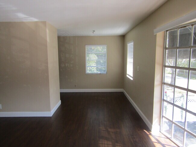 Foto del edificio - 1725 NE 7th St