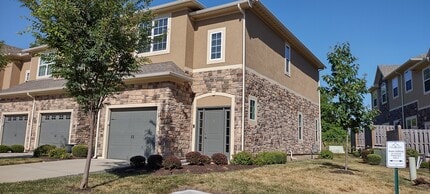 Building Photo - 15881 Valley View Dr