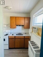 Building Photo - 406 Simcoe St