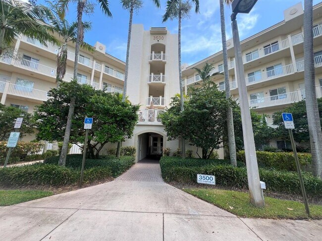 Building Photo - 3500 Oaks Clubhouse Dr
