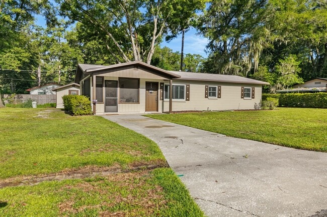 Building Photo - Beautifully Renovated 3 Bedroom 1 Bath Home on Large Corner Lot