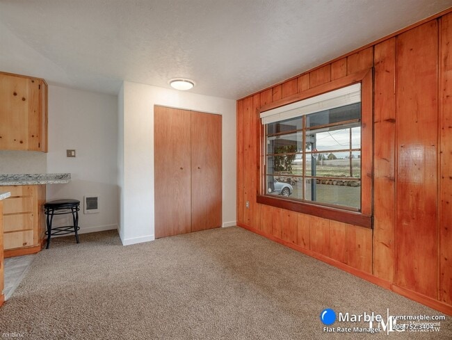 Building Photo - 2 br, 1 bath Townhome - 1413 NE 136th St A