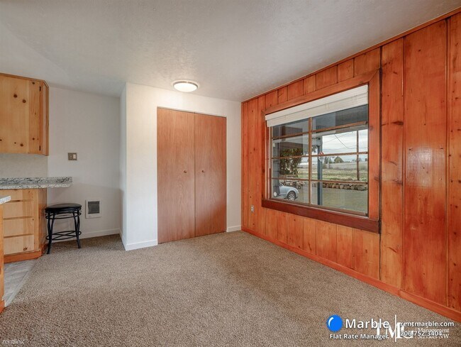 Foto del edificio - 2 br, 1 bath Townhome - 1413 NE 136th St A