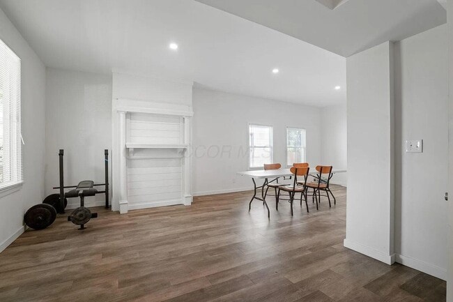 Building Photo - 2278 Ridgeway Ave