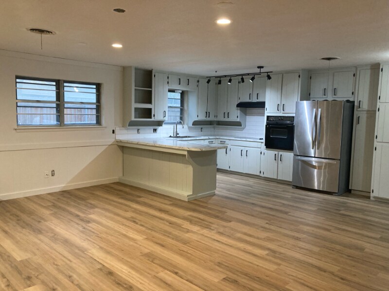 Foto principal - 824 Livingston Dr